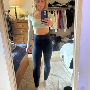 navy blue wunder under lululemon leggings, only worn once! size 6